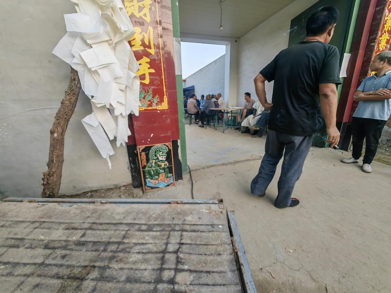 黄泉路上无老少，怎么个死法谁也不知道。今天下午两点多，我们家西南边连着放了几挂