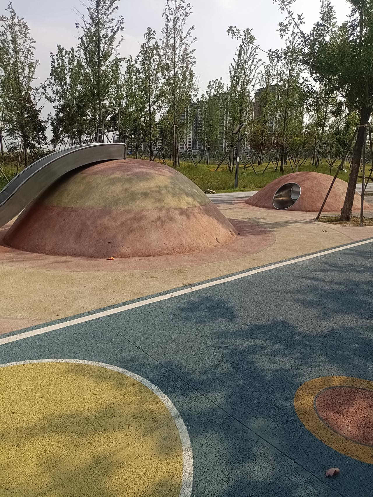 一位社会学家说：“不要以为‘贫富差距’是一回事，这个世界上，有两种标准截然不同的