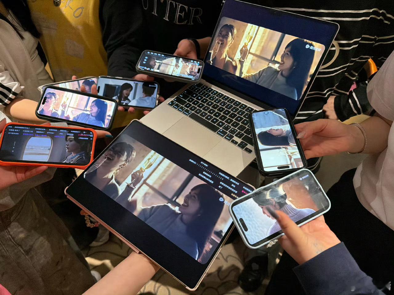 唐嫣的表演早已形成固化傻白甜模板，即便繁花汪小姐也只是包装升级的成长型甜妹。《爱