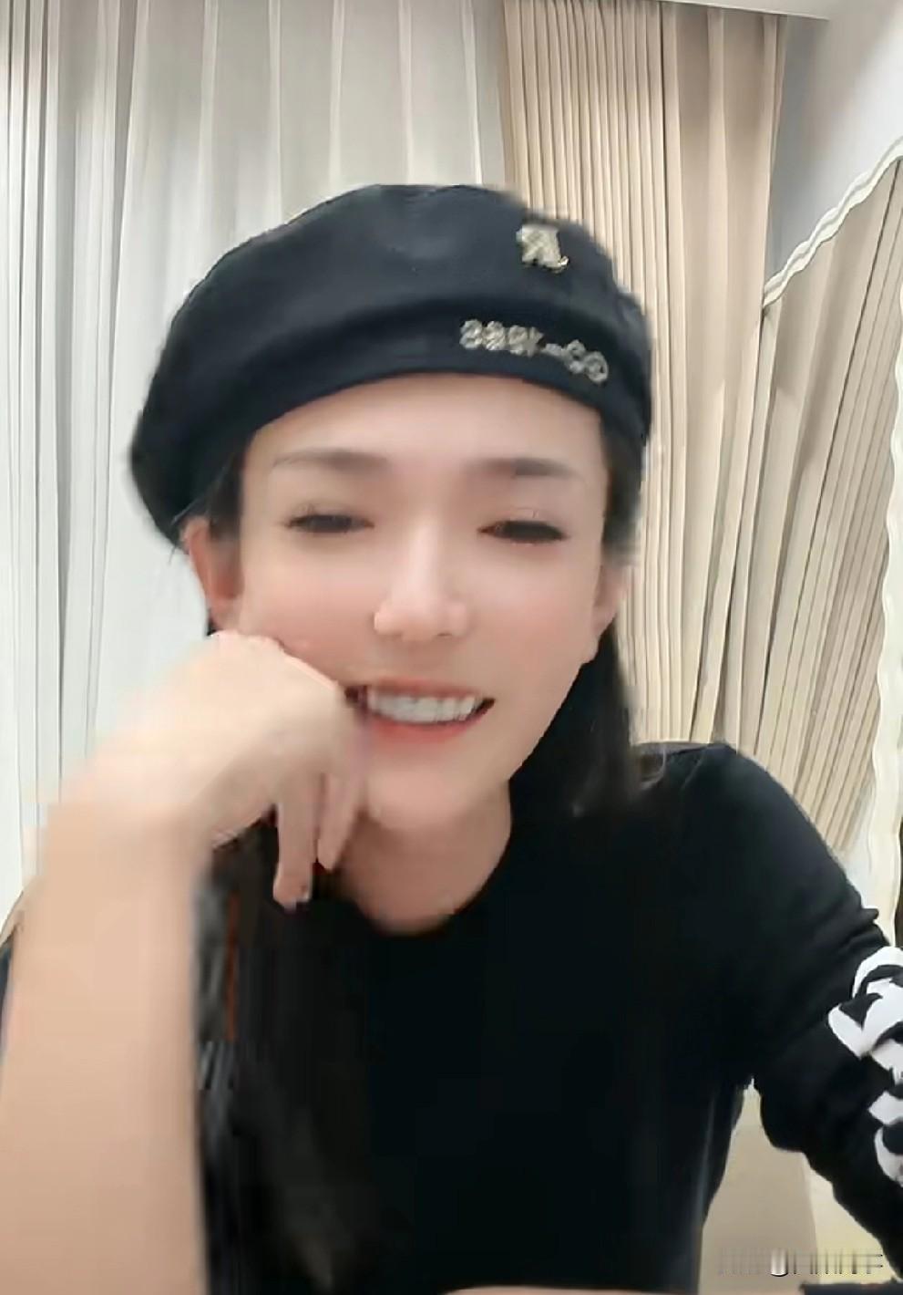 白雨怒怼佳希小三，这三姐把三字屏蔽了，不屏蔽是真挨骂呀，他不是三姐，请问9月5号