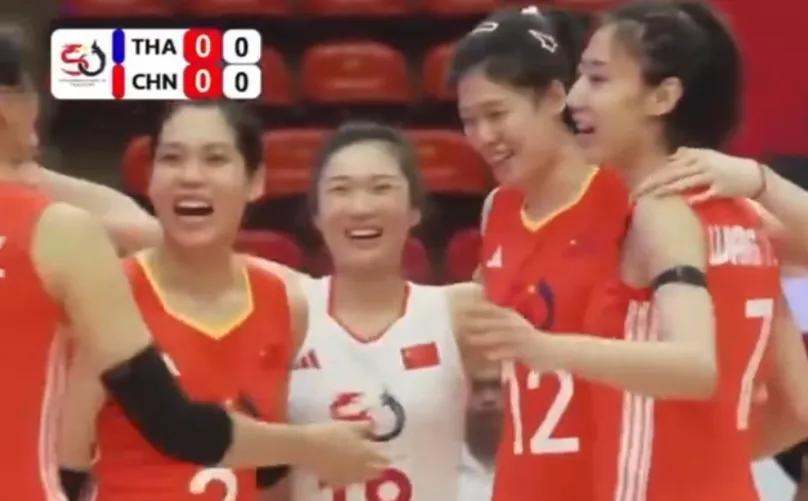 中国女排与泰国女排的友谊赛，中国女排大比分3：0获胜，三局比分为25-22