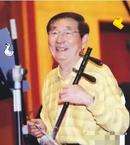 他曾站在权力的最高处，退休后却把自己活成了最不起眼的普通人。没有前呼后拥，没