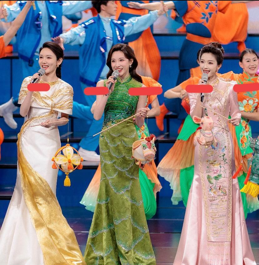 央视新来的女主持，骨架小得像个邻家妹妹，凭什么接董卿的班？她叫刘心悦，站在龙洋