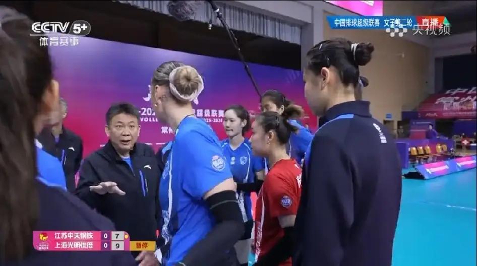 北京时间12月17日晚，中国女排超级联赛第二轮结束的一场比赛，江苏女排0-3不敌
