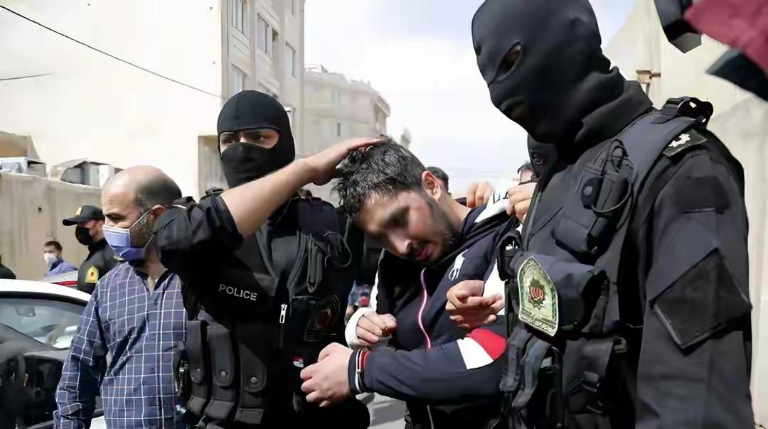 美伊谈判之际，伊朗突然出手了！据伊媒报道，美伊谈判之际伊朗突袭了以色列情报机构