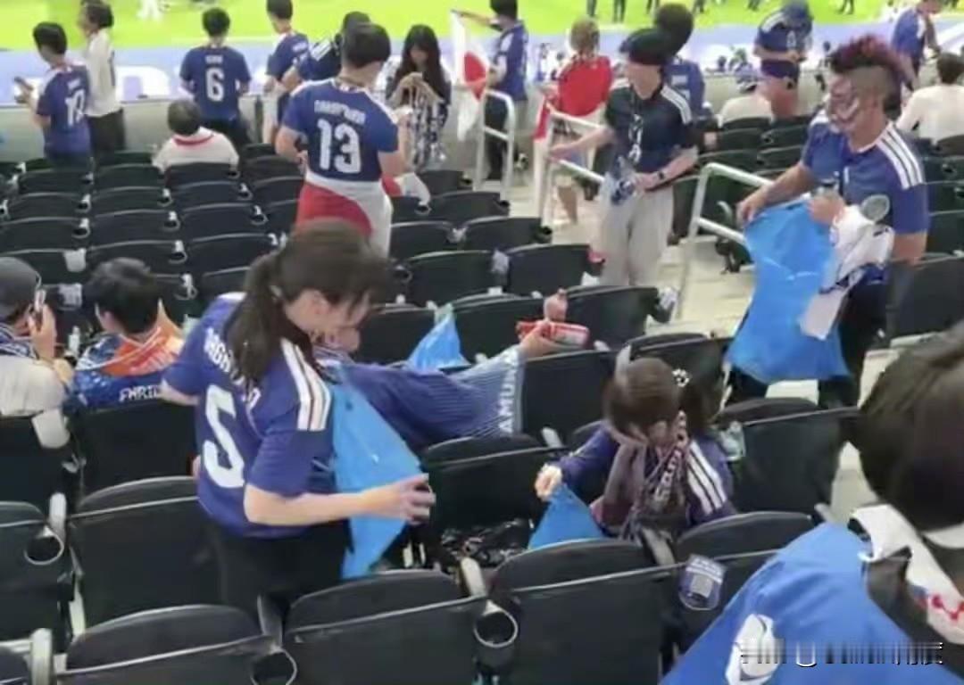 日本球迷看完球捡垃圾这事，我感觉就是，你吃完麦当劳后自己去倒掉托盘垃圾一样！你