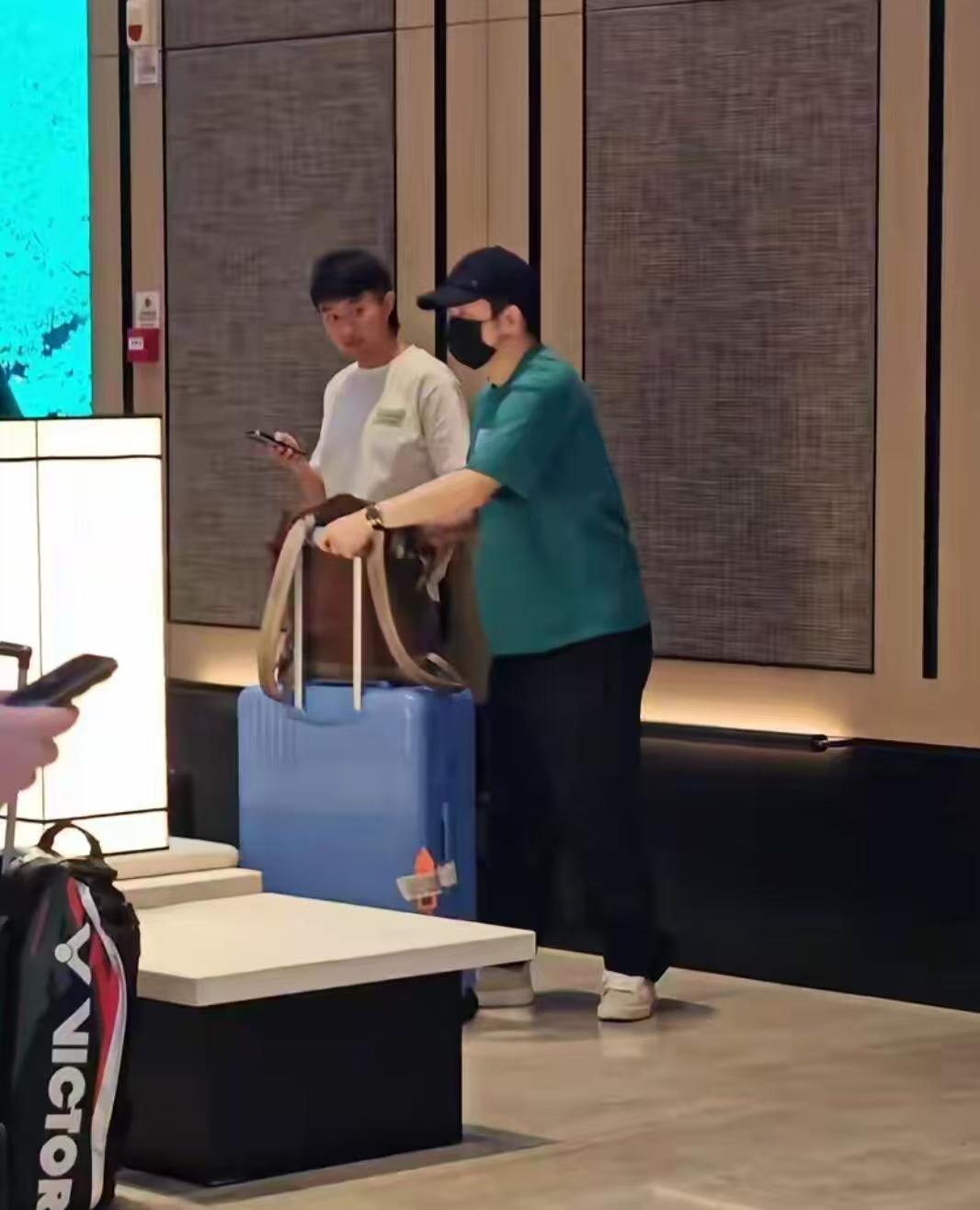 沪队子豪接东哥来了，回来训练，打比赛了，赵子豪和樊振东归队，两个人很有看点，好兄