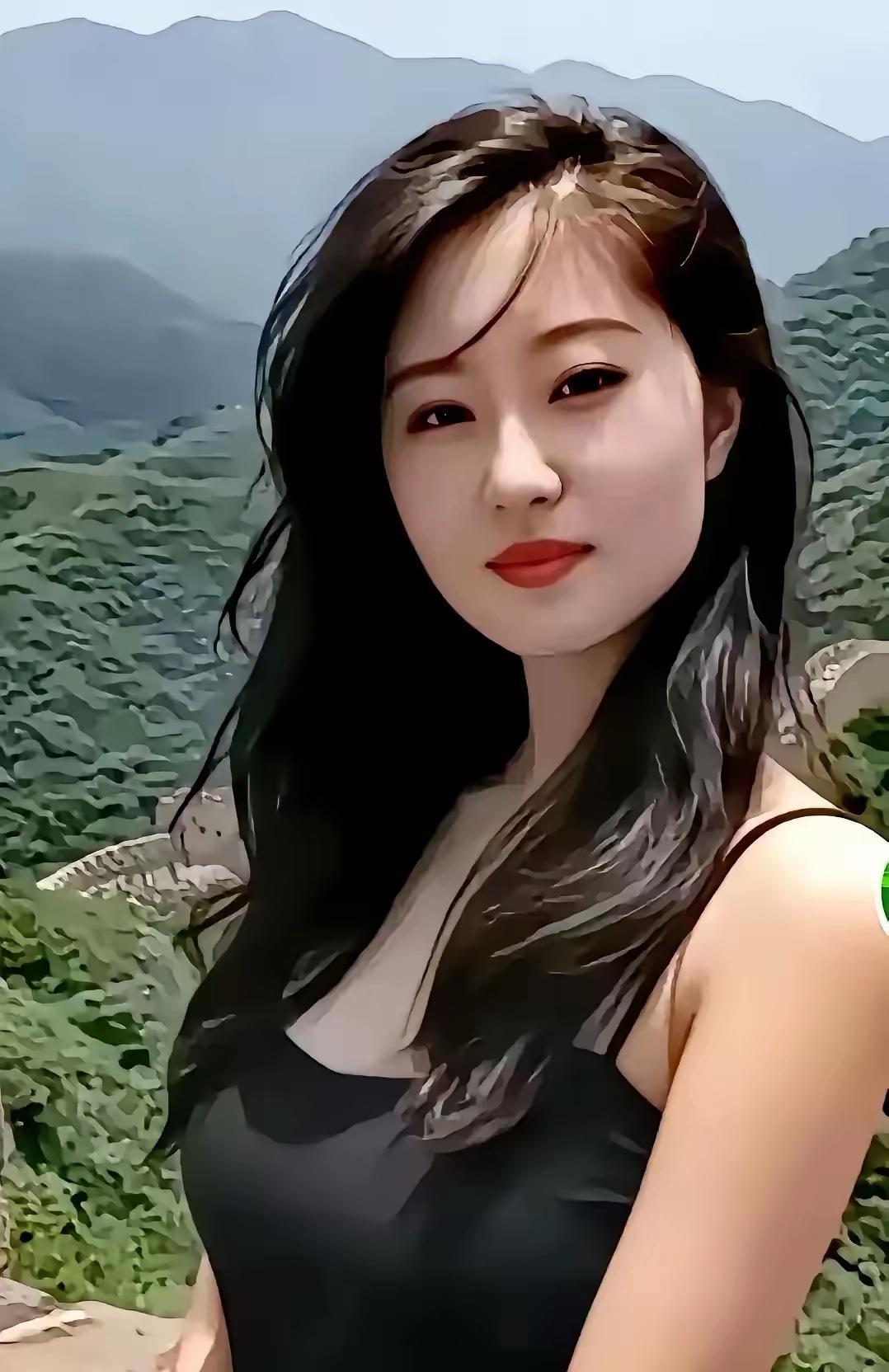大山中的女主播大学毕业前，望着城市车水马龙，我的心飘回大山家乡。那里山货满枝，