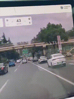 哪位大神给看看，这到底是啥情况，汽车遭遇“闪爆”了。7月17日网友分享视频，一