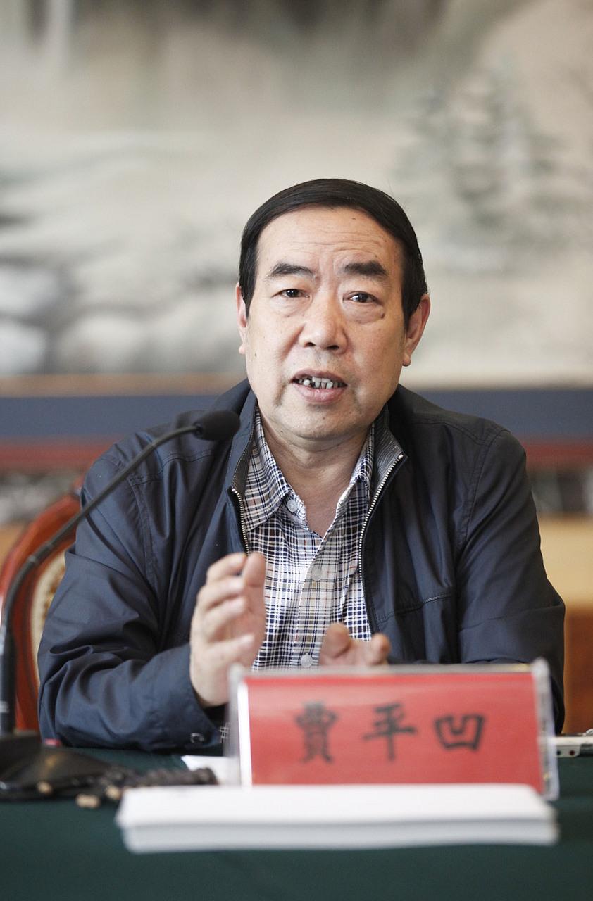 莫言的《红高粱》被拍成了电影。陈忠实的《白鹿原》被拍成了电影。刘震云的作品被拍成