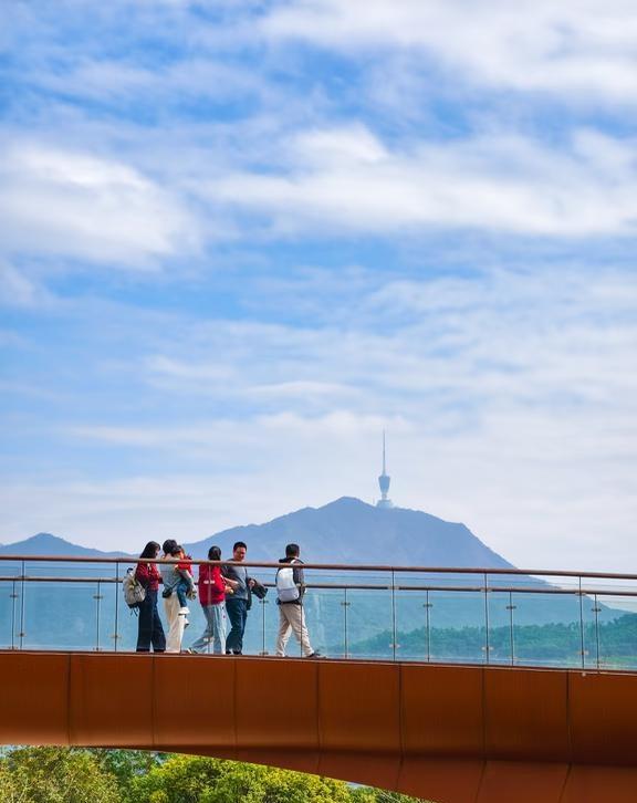 深圳最美水库绿道，湖光塔赏山水城同框🏞罗湖新开放的「湖光塔」，绝对是今年最惊