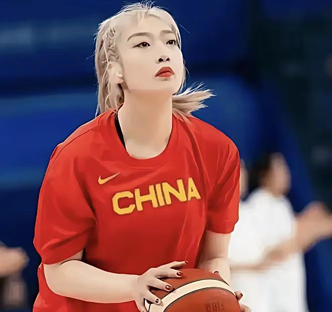 宫鲁鸣把女篮“最佳阵容”拆了。球迷炸了：刚打出来的默契，说扔就扔？别急，先翻