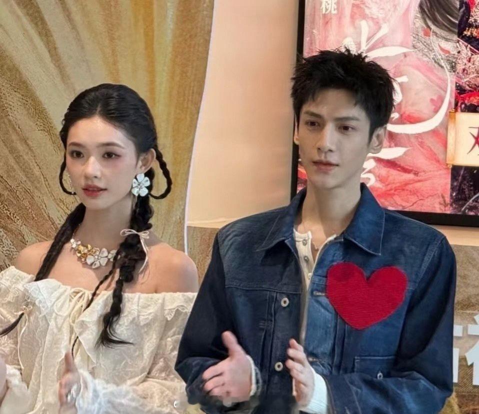 罗云熙水龙吟扫楼生图这状态太好了吧？五官好立体，脸好小大学生集体染上水龙瘾了