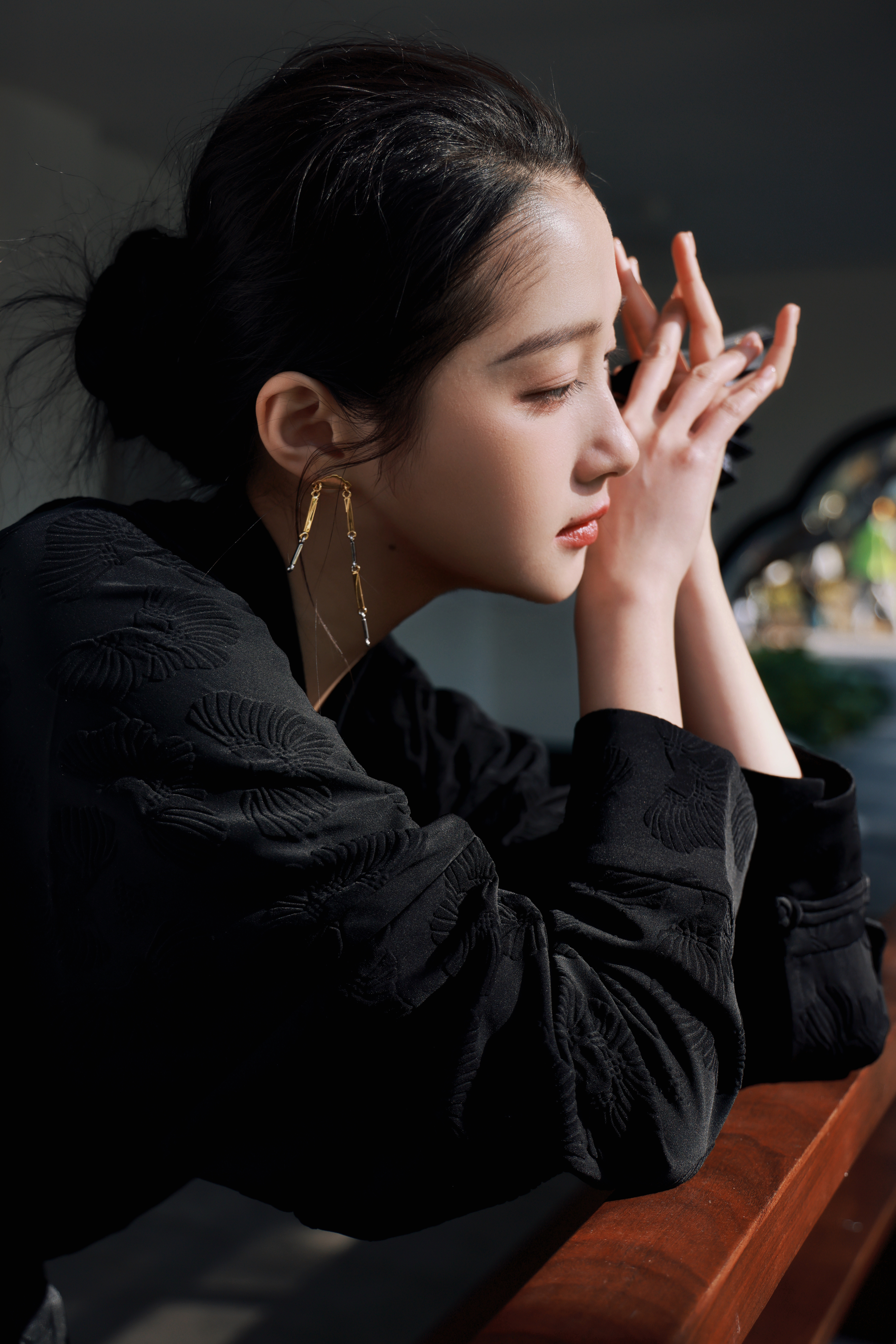 关晓彤背链关晓彤在复制粘贴的时代，你是手写的诗