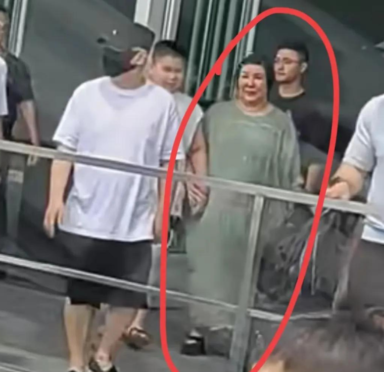 有件事我百思不得其解：王惠明明长的不咋地，体重也将近200斤，可郭德纲怎么就对她