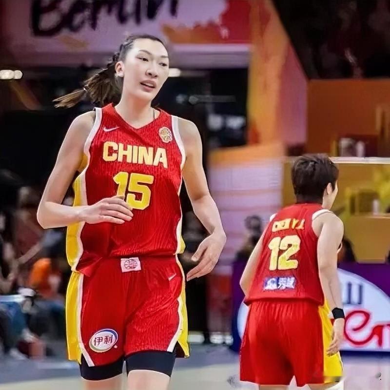 太强了吧！中国女篮71-51意大利女篮，看看中国女篮的得分数据和正负值！韩旭