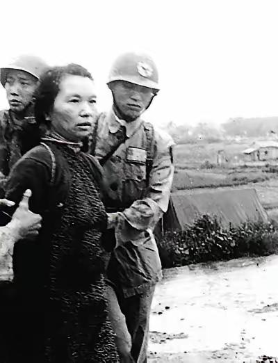 谁能想到，烈士朱枫的大女儿竟是国民党的特务！原来，大女儿是前夫的女儿，朱枫嫁过去