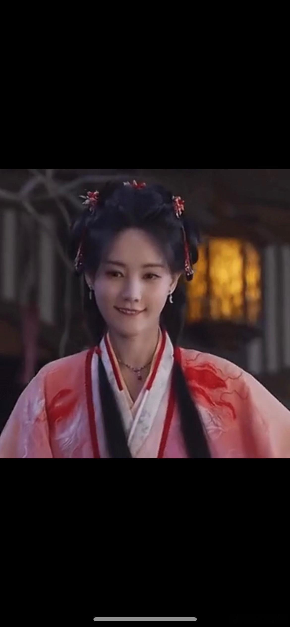 李一桐在剧里咋这么油腻，看起来假假的，演技流于表面