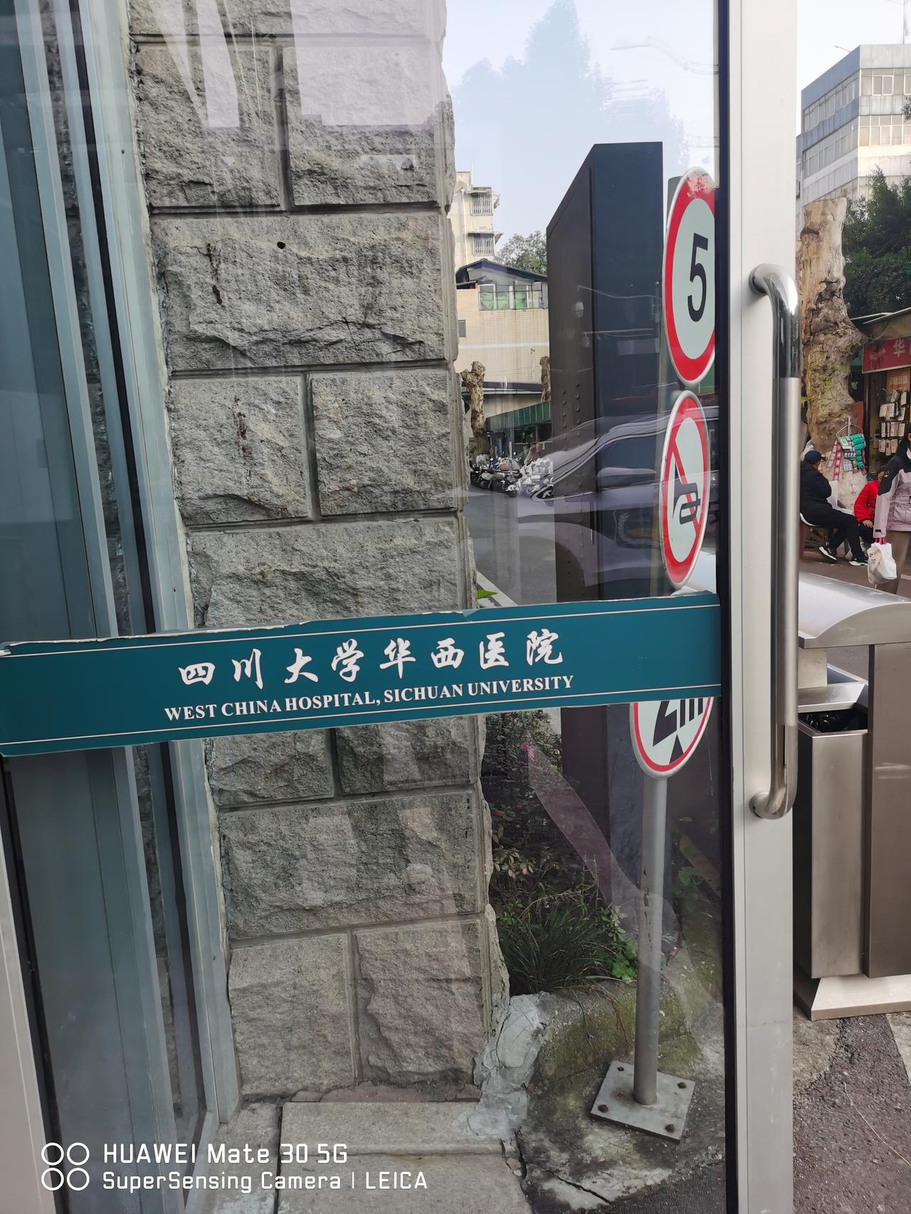 中国青少年抑郁症高起的原因：1，沉迷手机，长时间玩手机，特别是长时间玩游戏，