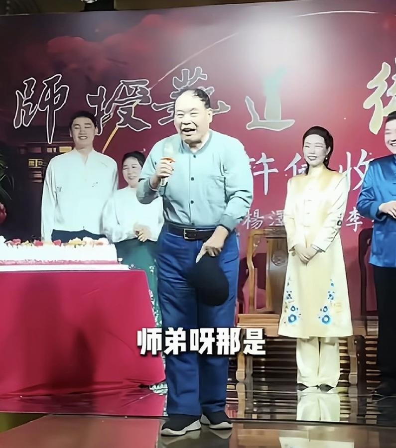 赵伟洲是苏文茂的大徒弟也是门长，刘俊杰跟他同岁，生日还稍早几天，可入了师门就得规规矩矩喊一声师哥。郭