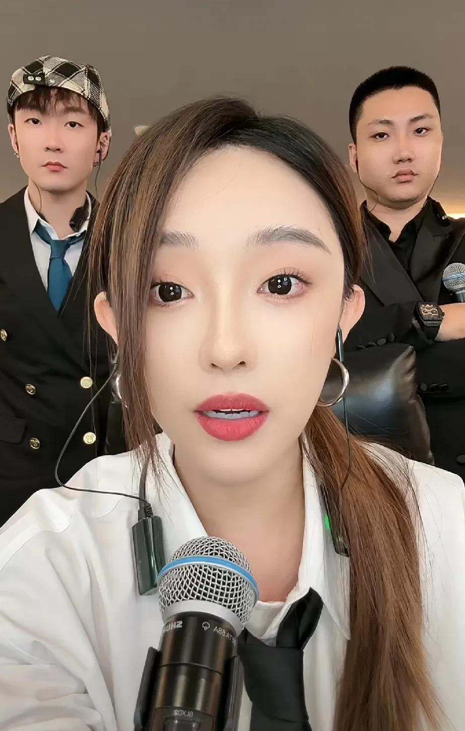昨天娜美又和家人们请假，理由是参加“老恩师”仙洋的新公司开业活动，为什么自己这么