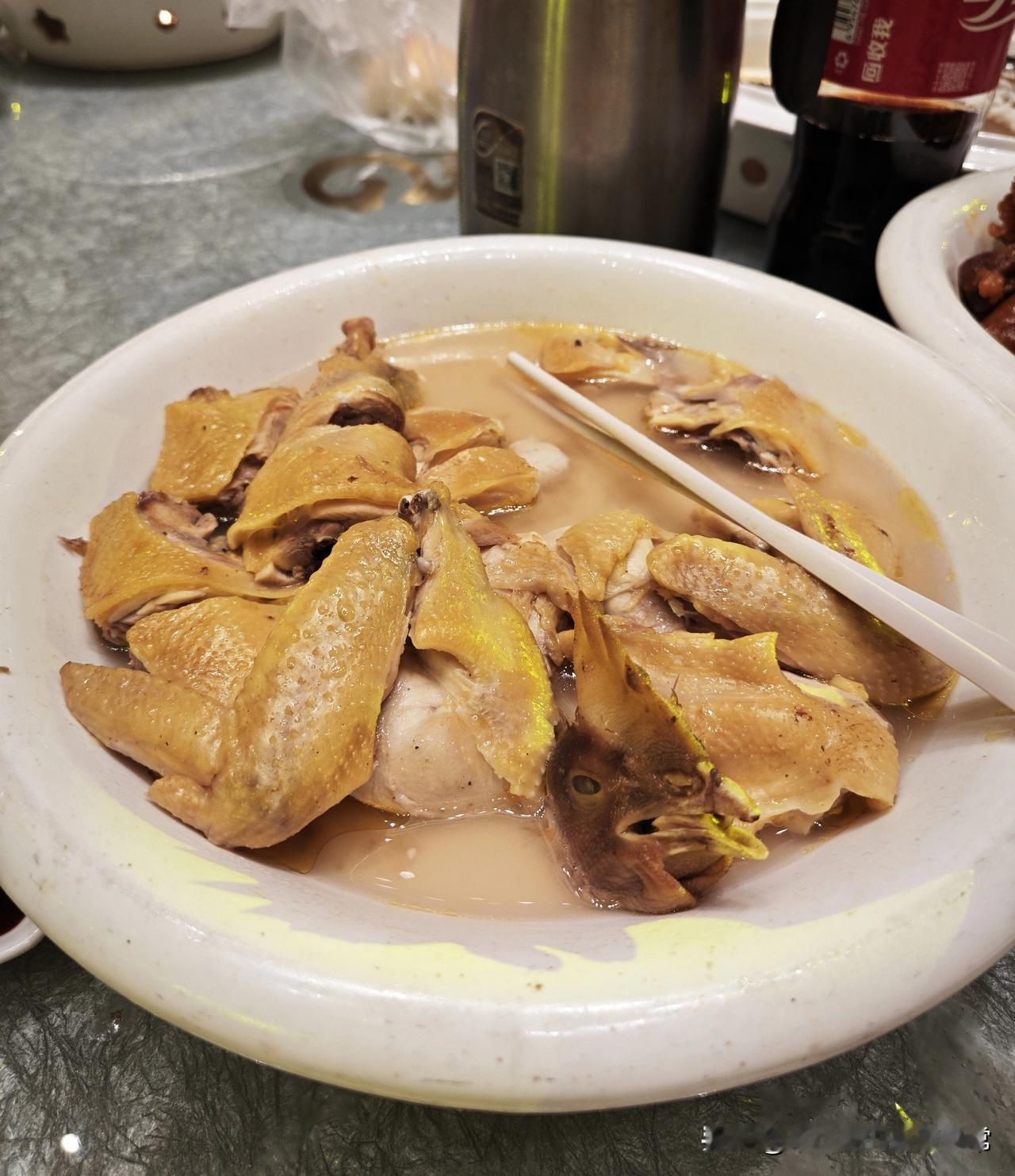 这种鸡端上桌，直接被全桌嫌弃作为一个土生土长的广东人，今天在公司年会上被这