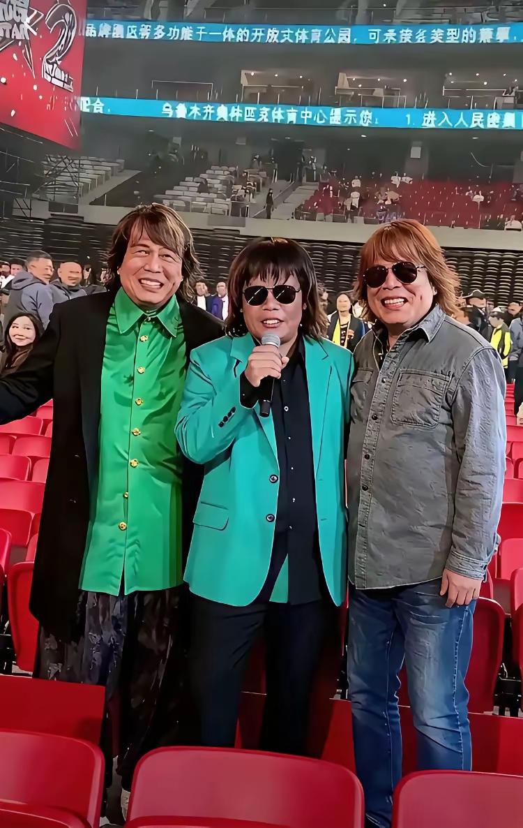 一个演唱会出现了三个伍佰，估计很多人都认不出来，哪个才是真的？