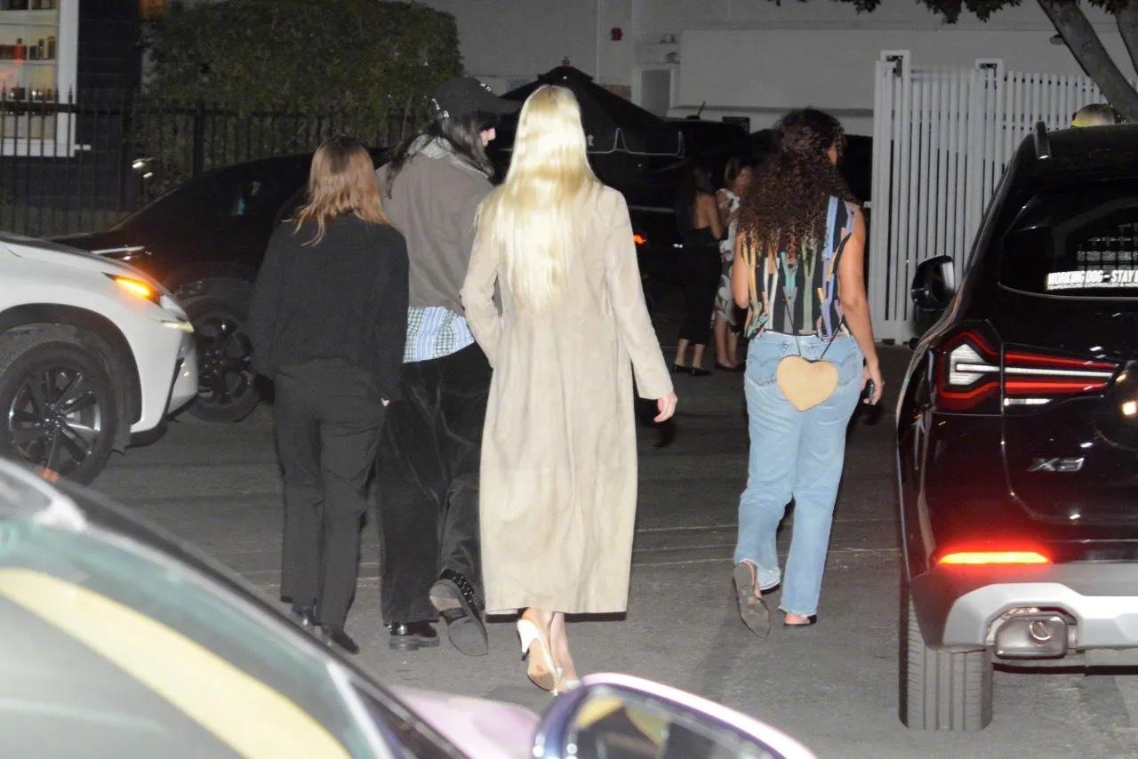 现身西好莱坞的Troubadour夜总会观看贾斯汀·比伯私人演唱会的安雅Anya