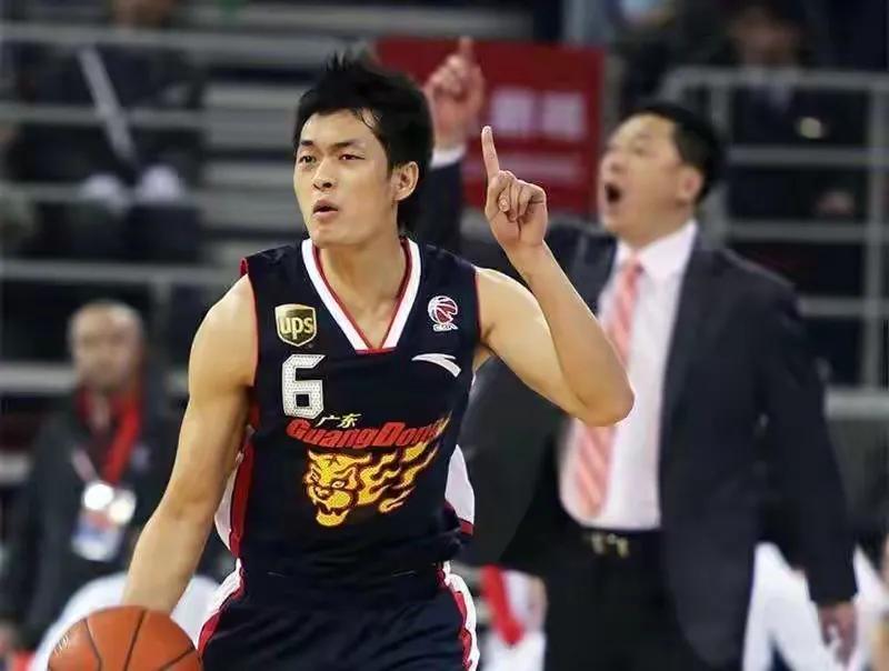 理性谈谈，陈江华早就实现财富自由！1；广东队给出2年100万人民币；2；
