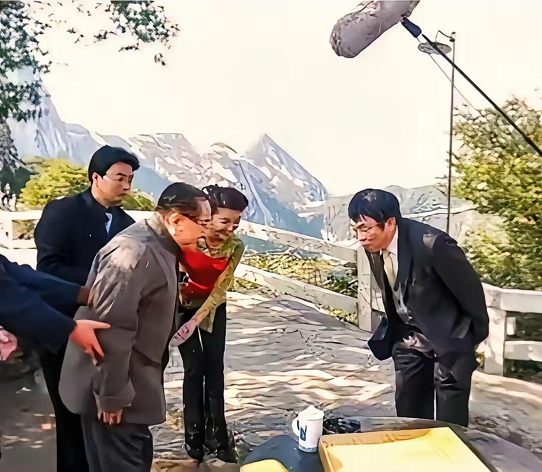 1983年，金庸在广州从化温泉拜聂卫平为师学棋，当时金庸59岁，聂卫平31岁，金