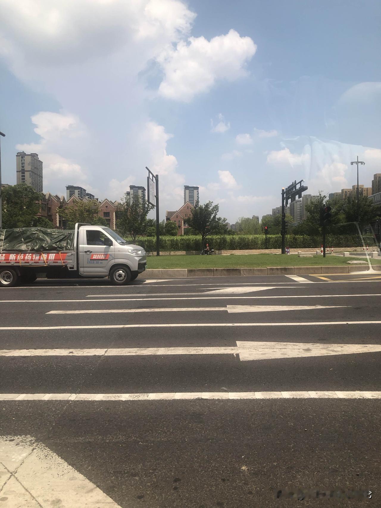 我终于知道了，为什么卖房子的的越来越多，买房子的越来越少了，我三年前全款236万