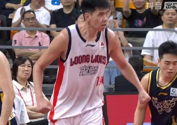 许昕狠狠地给杜峰上了一课…许昕的爆发着实打脸杜峰指导了，在杜峰的麾下没有发挥