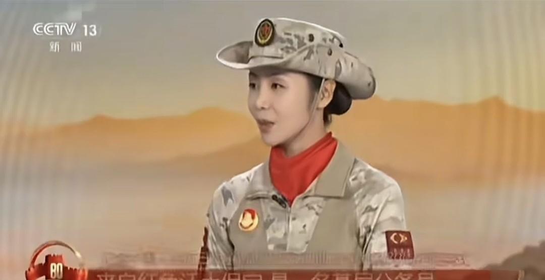 女民兵方队领队李依潼，原来她的真实身份是河北保定易县的乡长，也是90后党员，难怪