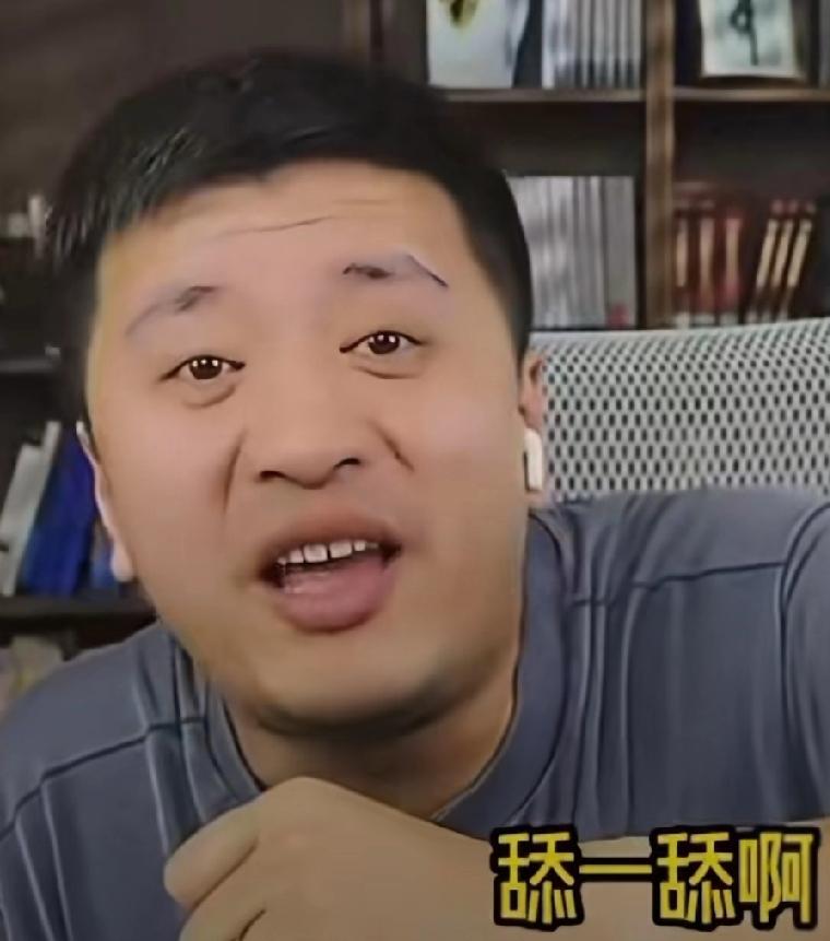 为了帮张雪峰澄清五百演唱会的人不是他，我特意去看了演唱会视频和他直播的视频，不对