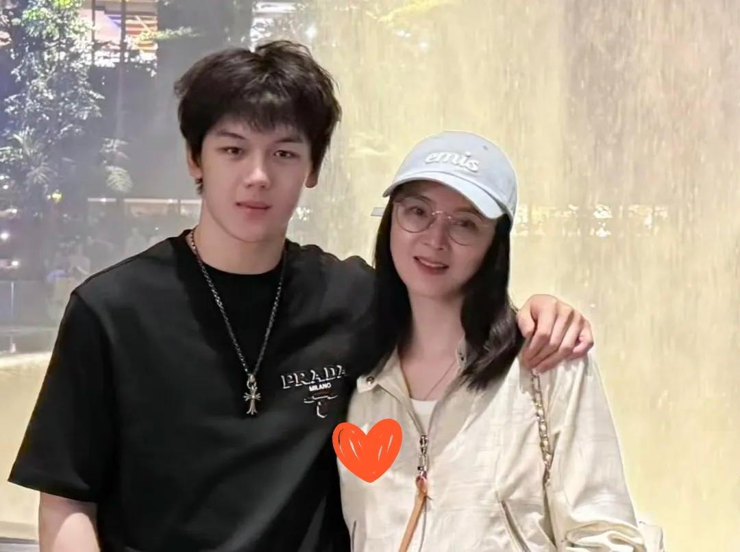 我能接受王艳变胖了，也能接受王艳不演戏，但真的不能接受，她都51岁了，站