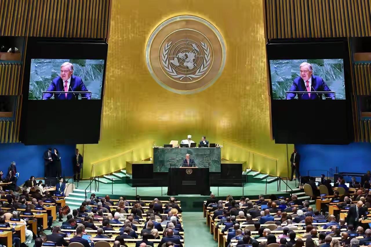 美国人这次是真慌了——那帮号称"世界上最聪明"的顶级智库，突然发现他们研究了几十