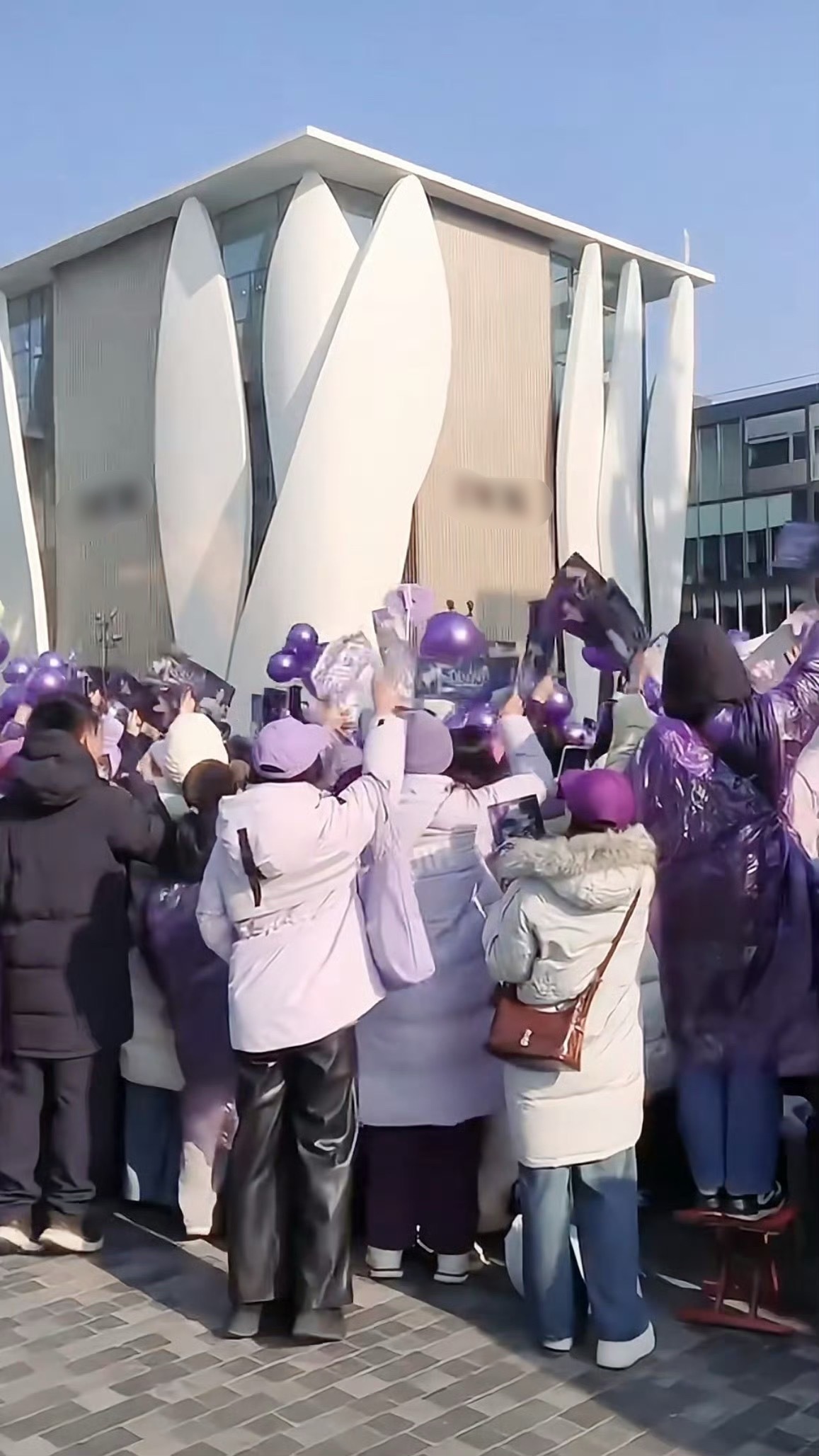 邓为紫海浓度看到邓为最新活动的粉丝应援鸡皮疙瘩起来了，满屏都是紫色应援色真的好