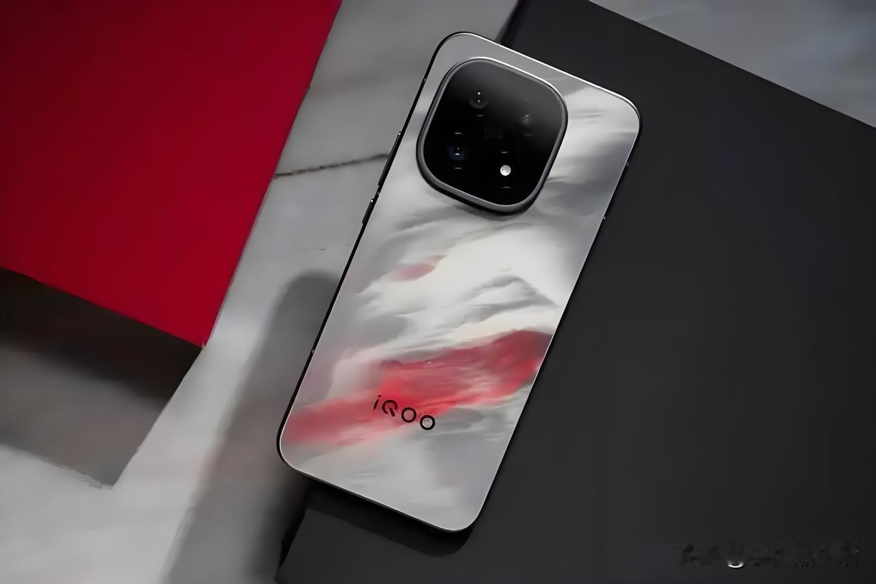 iQOO15mini曝光：配备6.31英寸1.5K屏，搭载天玑9500+