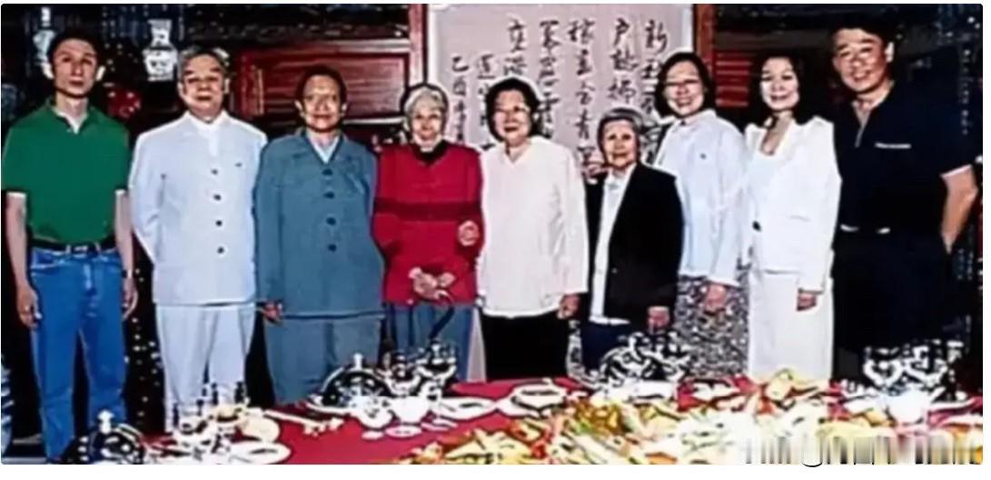 王光美晚年非常重视毛、刘二家的革命情谊，教育下一代要延续上一代的优良传统。200