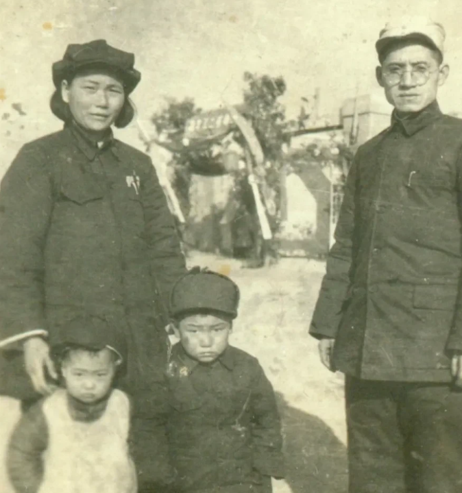 1937年，太原兵工厂的刘贵福，听说八路军打了胜仗，就带16个工友投奔八路军，谁