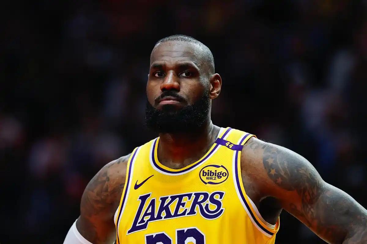 詹姆斯的退休金简直让我们普通老百姓望尘莫及！根据NBA劳资协议标准，62岁定