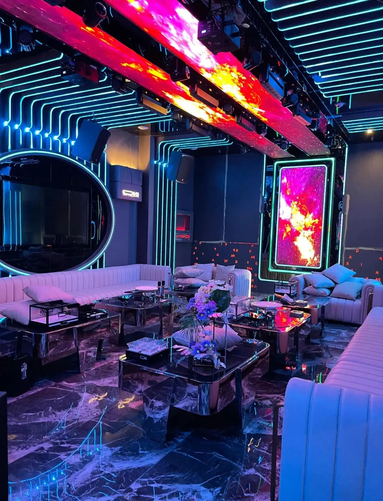 杭州酒局事件介绍一下商K，理论上是正规的。如果有收费的陪唱、陪酒行为，就是违法。