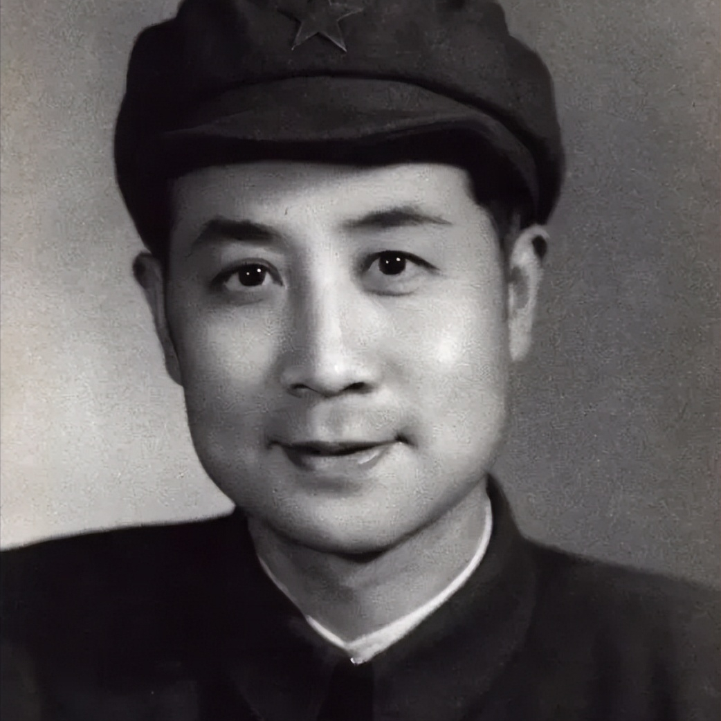 军统局内有地下党？”军统头子戴笠闻讯震怒，刚要下令缉拿“内鬼”，但看到内鬼的名字
