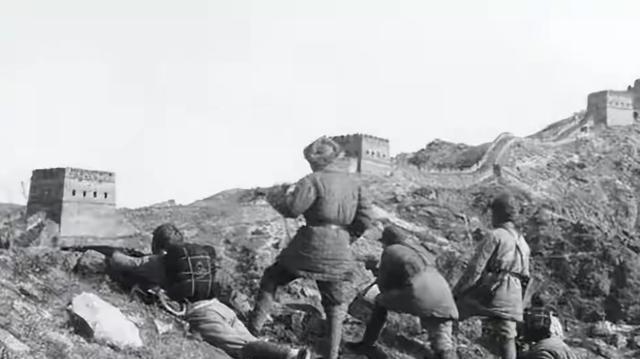 1948年西府战役，彭德怀差点死在马家军刀下。不是敌人太猛，是四纵司令王世泰没打