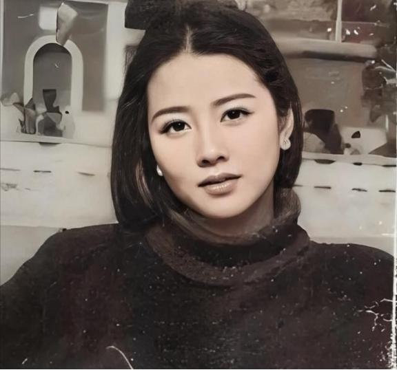 1969年，17岁的女知青张梅香被领导叫到办公室，一把将她抱住，绝望之际，她没有