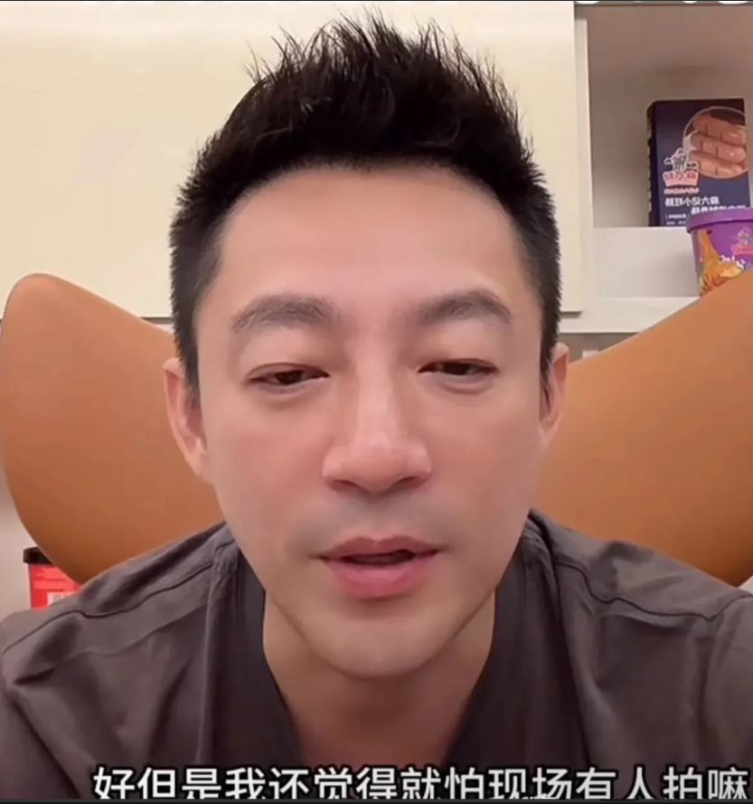由于黄妈妈提醒前女婿，一定要尊重孩子亲妈的嘱托，不要曝光孩子们正面照。这是妈妈拿