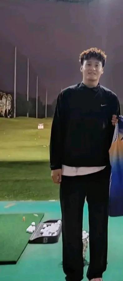 赵睿已经开练，身材肉眼可见瘦了赵睿过去一个赛季，健康状况还是不理想，没有健康出