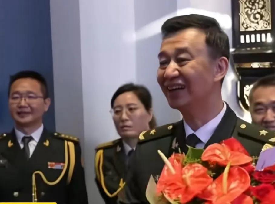 .巴基斯坦、埃及、泰国、阿尔及利亚、孟加拉国、塞尔维亚这六国，齐刷刷地从中国订了
