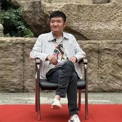 第一，郭德纲在相声行业中属于全能型的，郭德纲懂相声，会说相声，也能够挖掘一些濒临