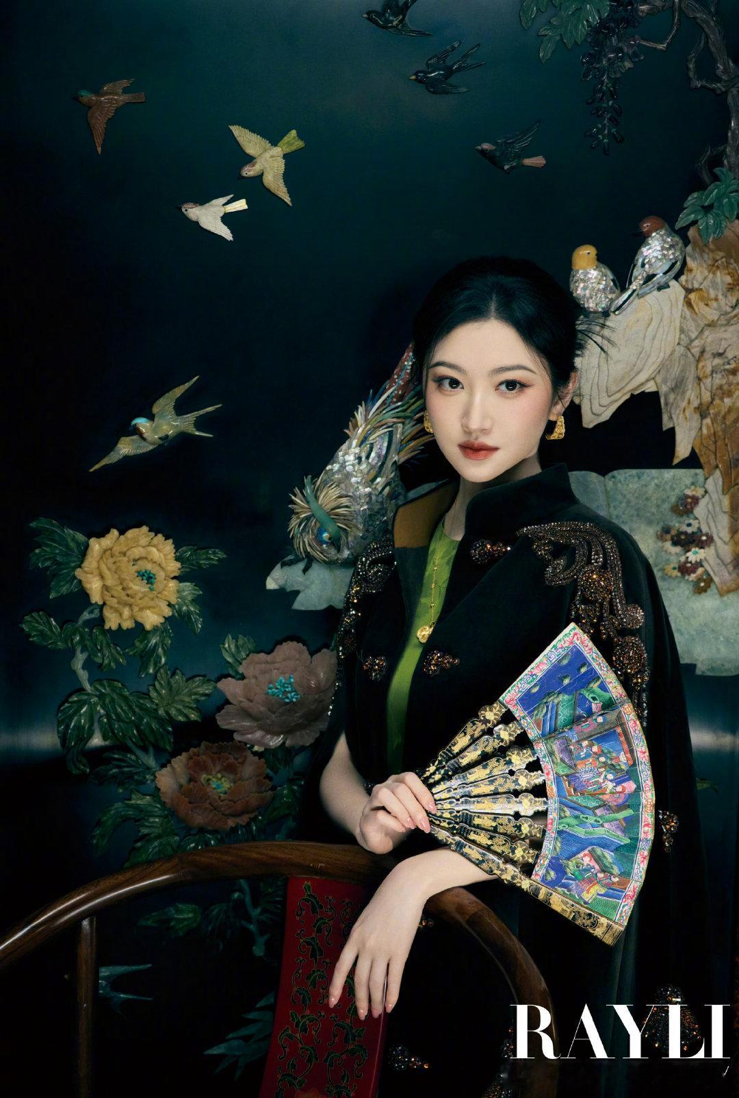 #景甜#✨#景甜工作花絮掉落#✨#景甜孟千姿#景甜美成这样~神颜来的​